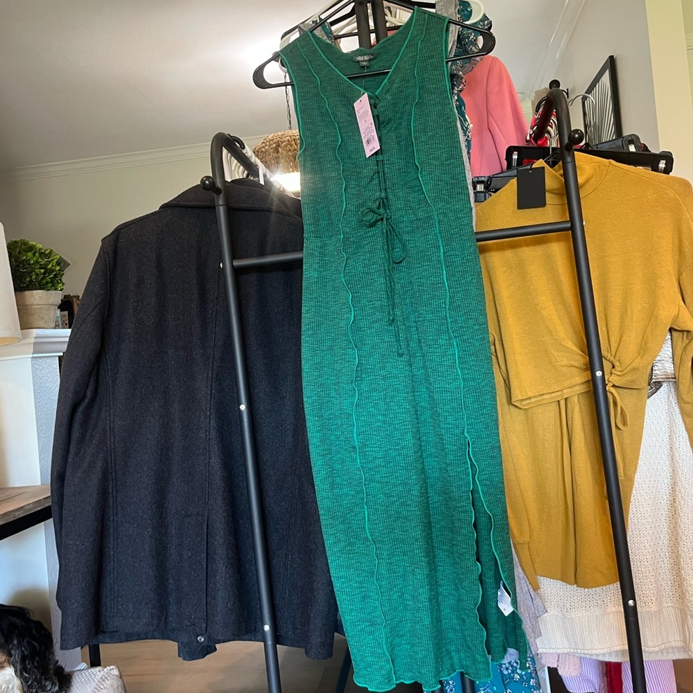 Green Sleeveless Dress with Scalloped Edges